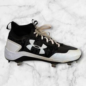 Men’s Under Armour metal baseball cleats size 7
